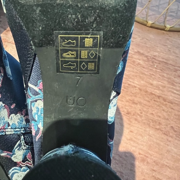 Urban Outfitters Heeled Pattern Boots - Picture 5 of 6